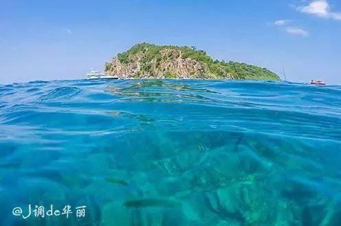 逃离古老的乡村房子
